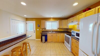 Beautiful House In Panorama Ridge - Potential For 2 More Bedrooms!