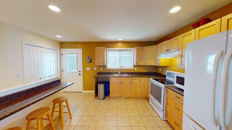 Beautiful House In Panorama Ridge - Potential For 2 More Bedrooms!