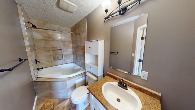 Beautiful House In Panorama Ridge - Potential For 2 More Bedrooms!